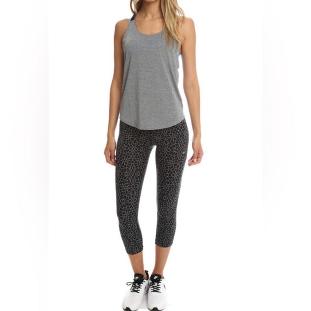 Nike Dri-Fit Starglass Epic Run Women's Small Crops Gray Reflective Silver Sz M‎